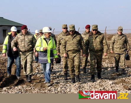 Müdafiə naziri cəbhə bölgəsində inşası davam edən hərbi hissələrə baxıb