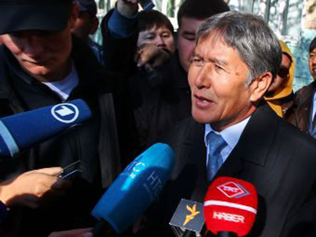 Qırğızıstanda keçirilən prezident seçkilərində baş nazir Almaz Atambayev qalib gəlib