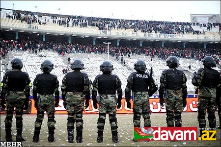 Təbrizdə “Tiraxtur”un 50-dən çox azarkeşi tutularaq bilinməz istiqamətə aparılıb(Fotolar)