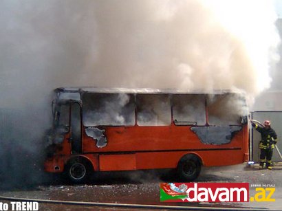 Bakıda sərnişin avtobusu yanıb