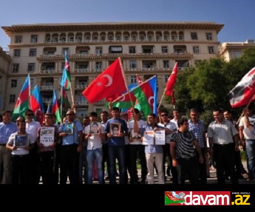 Bakıda Türkiyəyə həmrəylik aksiyası keçirilib