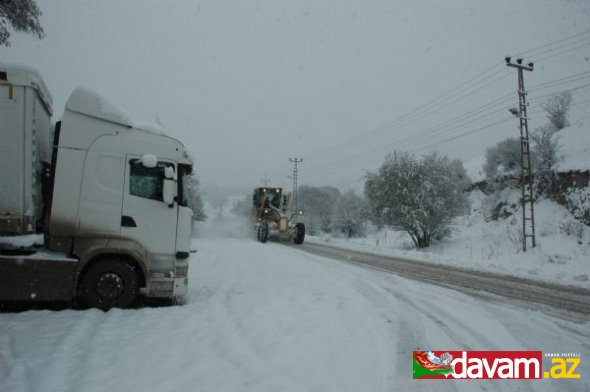 Qar Van və Hakkaridə yolları bağladı