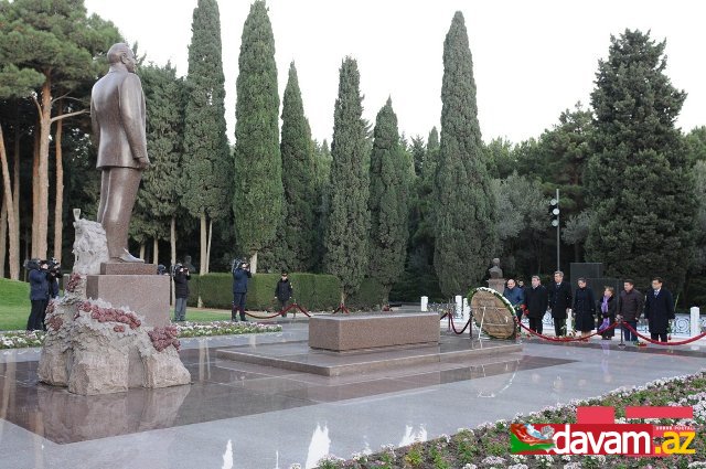 TürkPA nümayəndə heyəti Heydər Əliyevin məzarını və Şəhidlər xiyabanını ziyarət edib