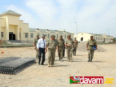 Müdafiə naziri cəbhəboyu zonada tikintisi davam edən bir neçə hərbi hissədə olub