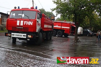 Bakıda yaşayış binasında yanğın olub, 70 sakin təxliyə edilib