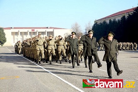 Müdafiə Nazirliyində yeni vəzifələrə təyin olunan iki general şəxsi heyətə təqdim edilib