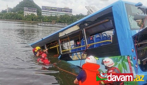 Çində məktəbli avtobusu su anbarına aşıb, 21 nəfər ölüb