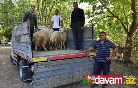 Ordu-xalq birliyinin növbəti nümunəsi: muxtar respublika sakinləri hərbçilərimizə sovqatlar aparır