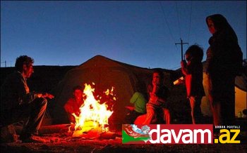 Güney Azərbaycanda zəlzələ bölgəsində soyuq havada əhali evsiz olaraq qalmaqdadır(Foto)